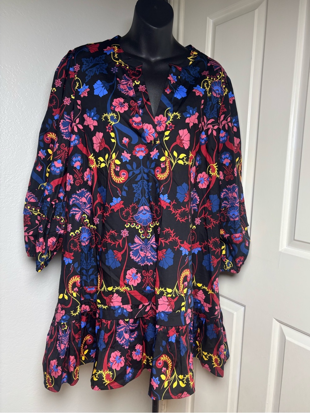 Sugar Lips Palmero Midnight Velma Ruffle
Shift Dress. NWOT - Picture 7 of 12